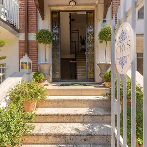 Crys: Apartments, Holiday, Business, Verona