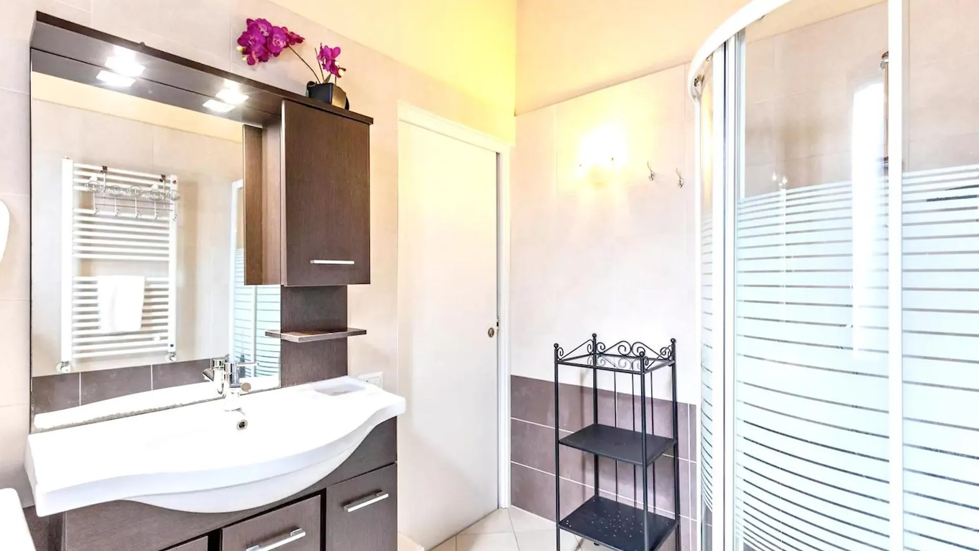 Elegant Apartment In Verona 75 M² With Balcony Italy